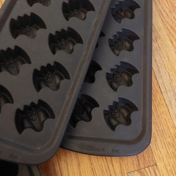 Lot Of 6 Black Silicone Halloween Ice Cube Trays Candals  (BAG C) - Picture 3 of 4
